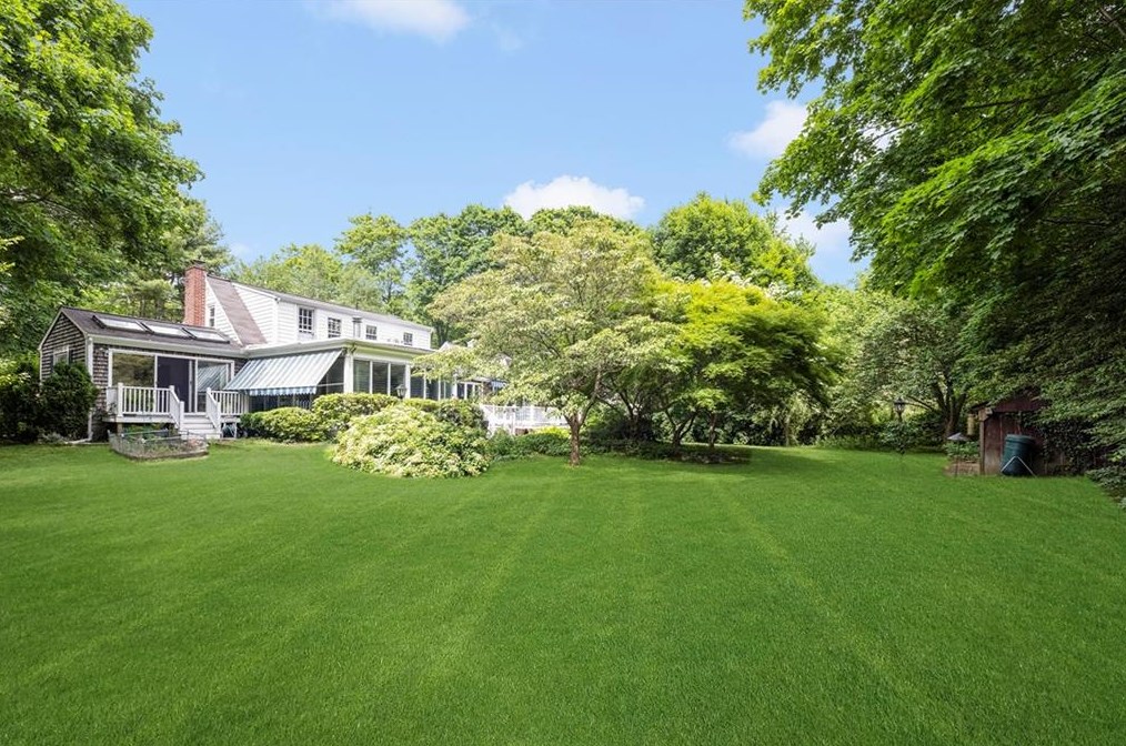 6 Winsor Dr, Barrington, RI 02806