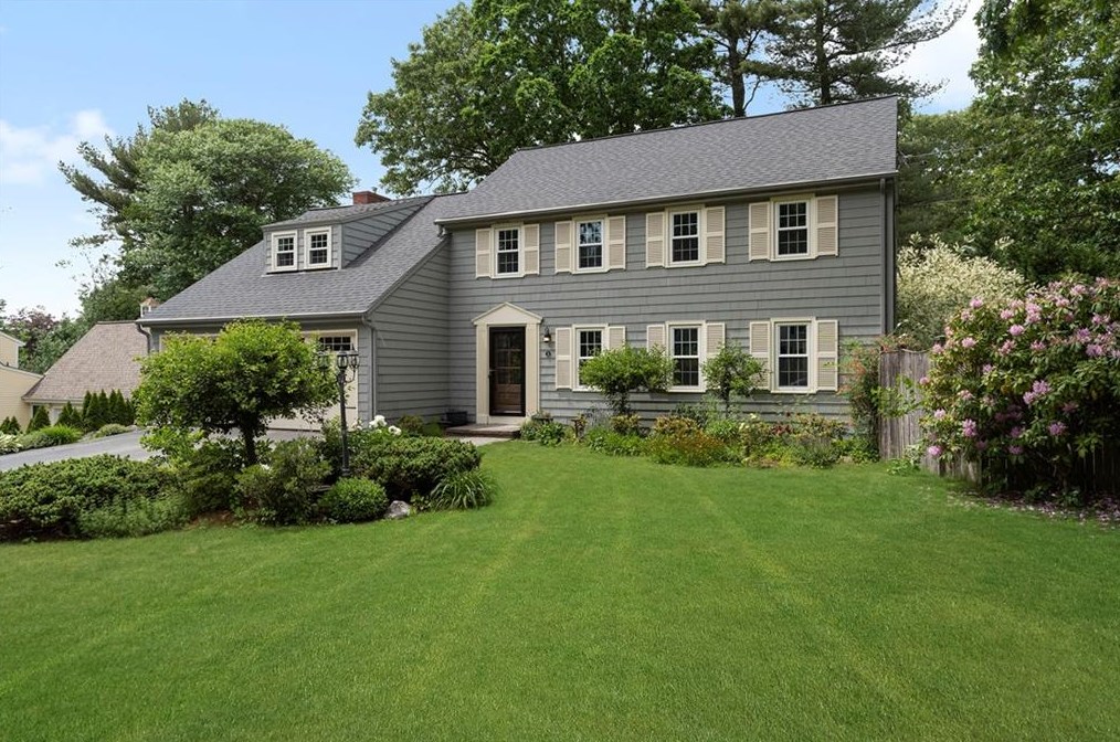 11 White Hill Ln, Cumberland, RI 02864