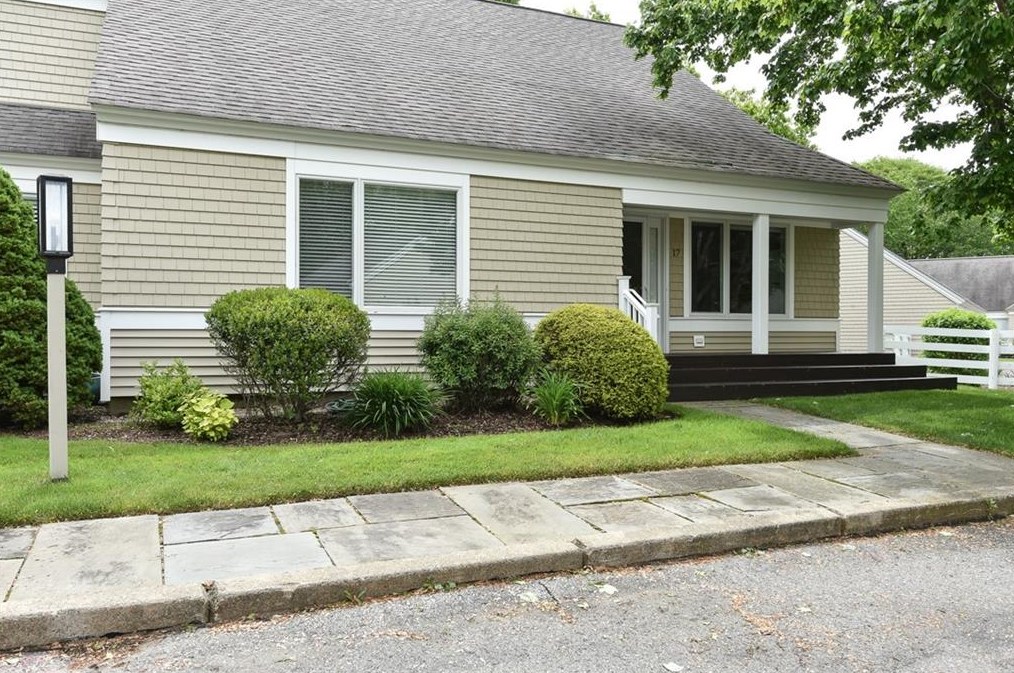 17 Whitney Ct, South Kingstown, RI 02882