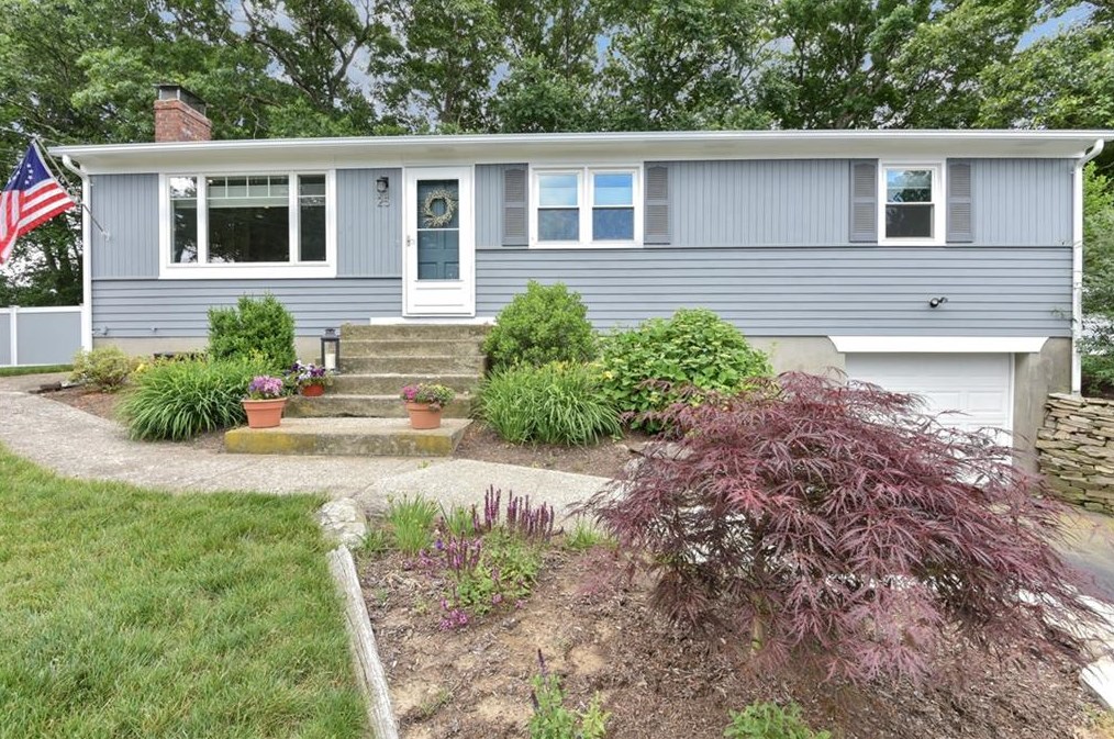 25 Scenic Dr, North Kingstown, RI 02852