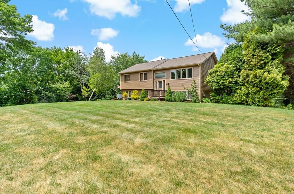 8 Stoney Hill Cir, Coventry, RI 02816