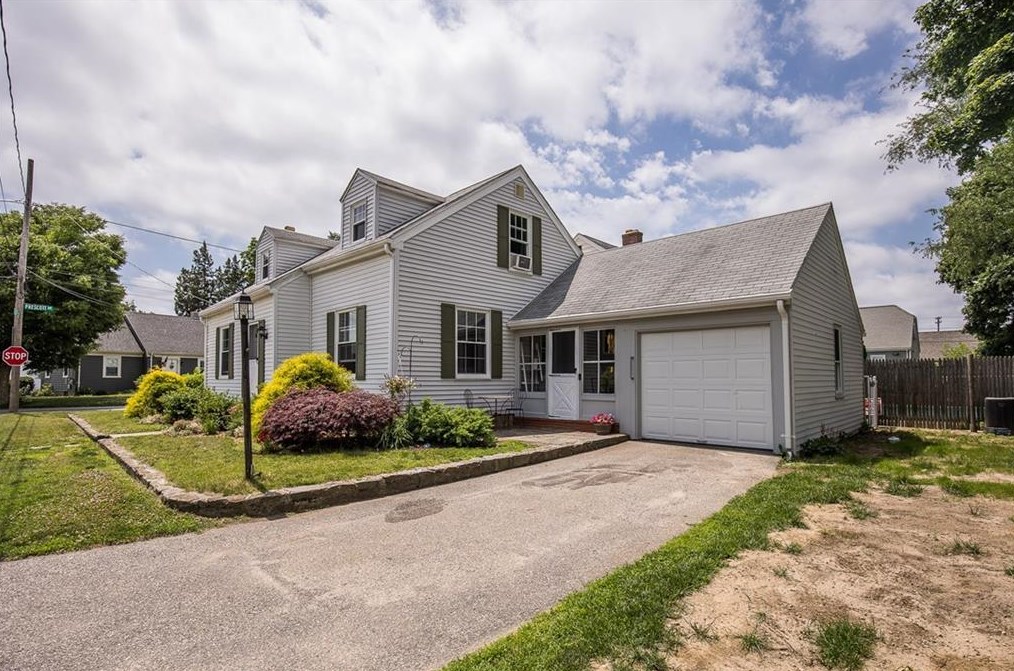 21 Holland Ave, East Providence, RI 02915