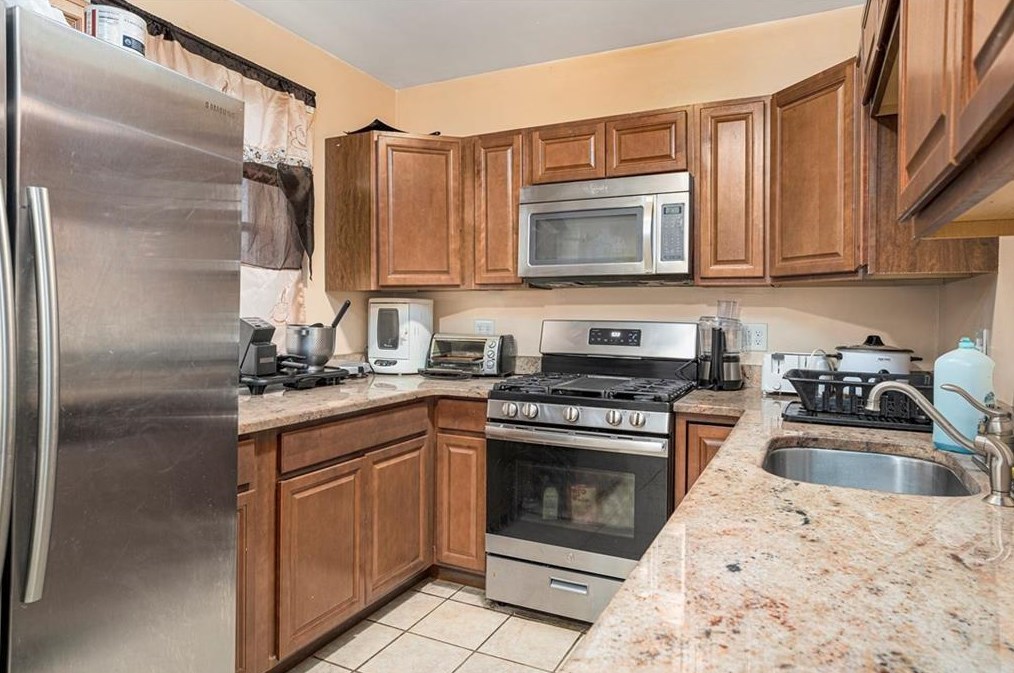 110 Lancashire St, Providence, RI 02904