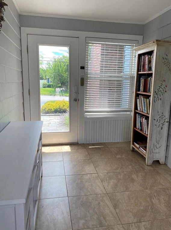37 Park Forest Rd, Cranston, RI 02920