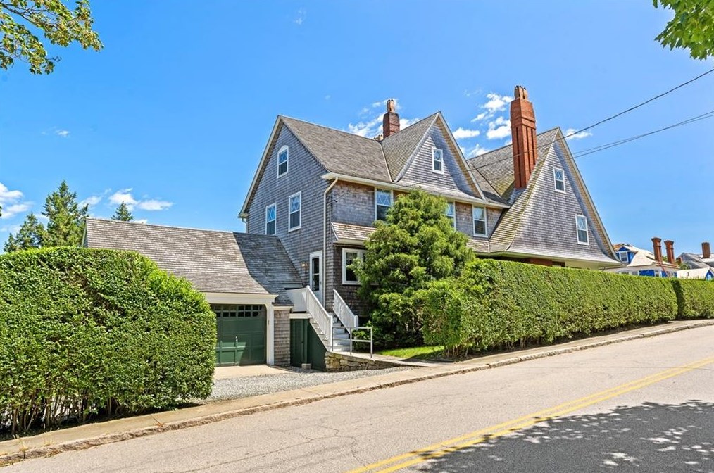 8 Westerly Rd, Westerly, RI 02891