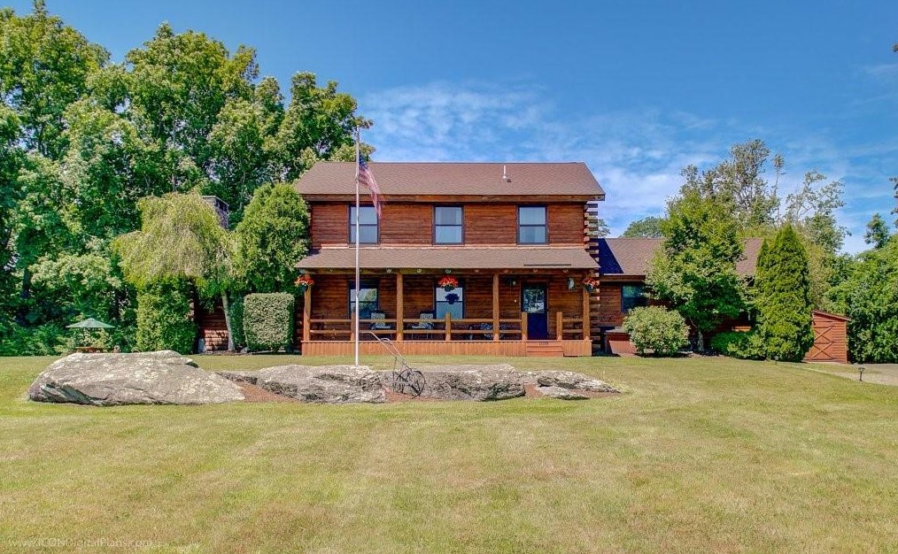 1035 Wapping Rd, Middletown, RI 02842