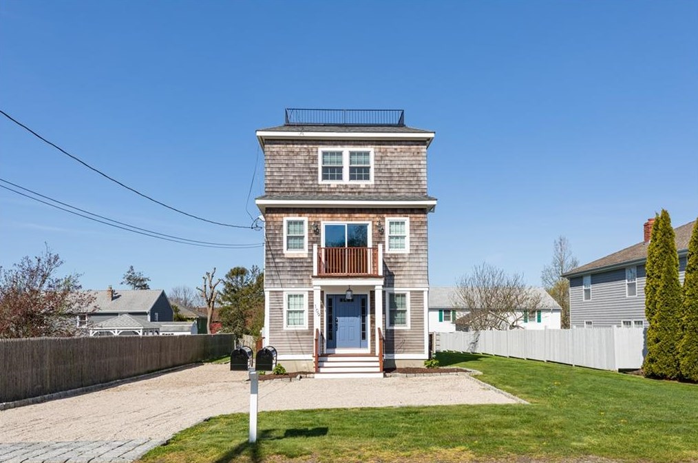 109 Wolcott Ave, Middletown, RI 02842