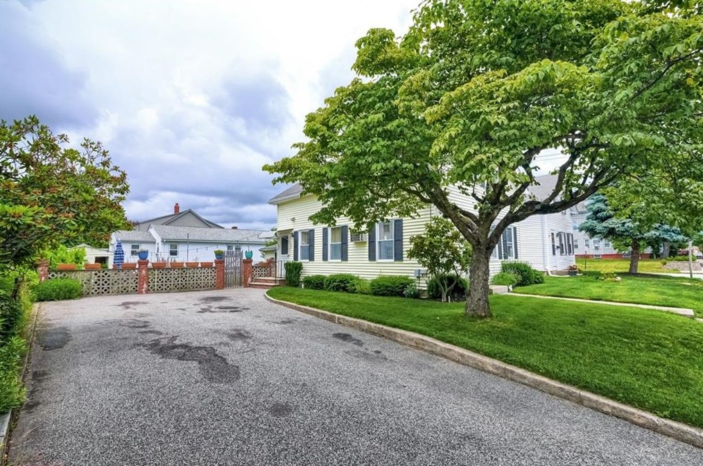 1555 Cranston St, Cranston, RI 02920