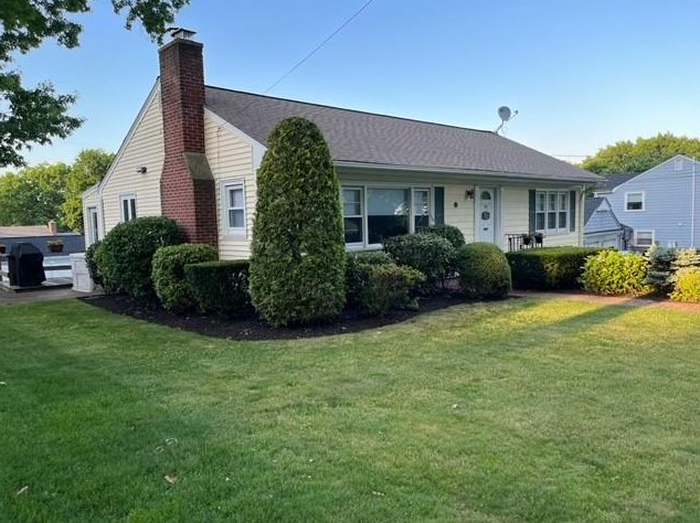 33 Glenmere Dr, Cranston, RI 02920-6104