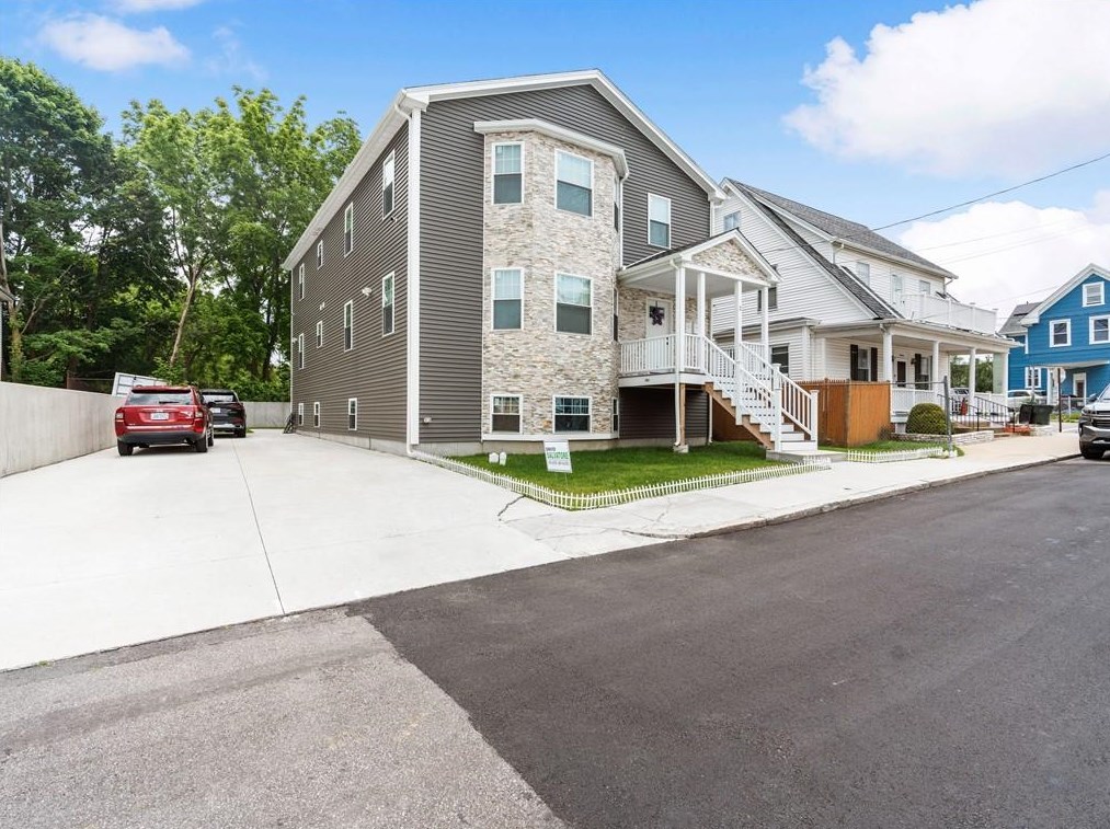 2 Yale Ave, Providence, RI 02908