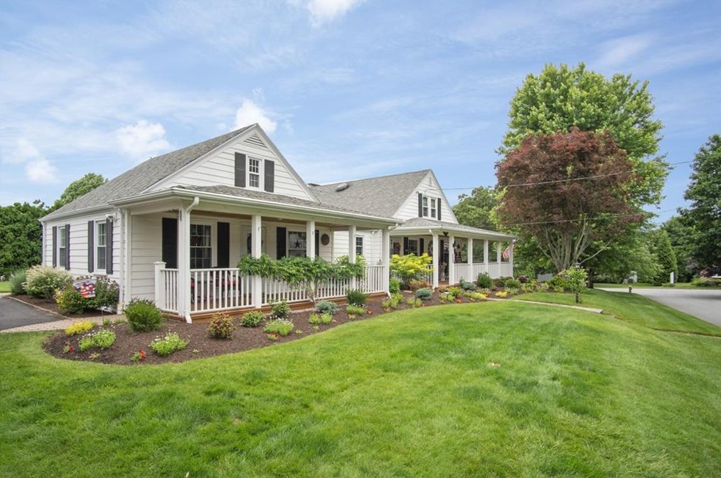 11 Apple Hill Dr, Cranston, RI 02921