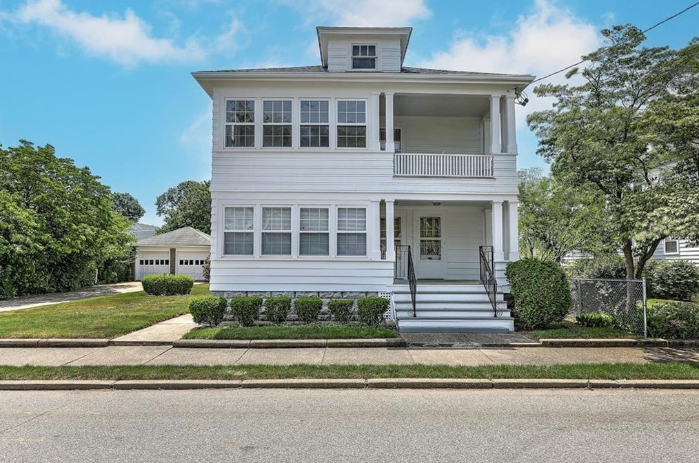 181 Saratoga Ave, Pawtucket, RI 02861