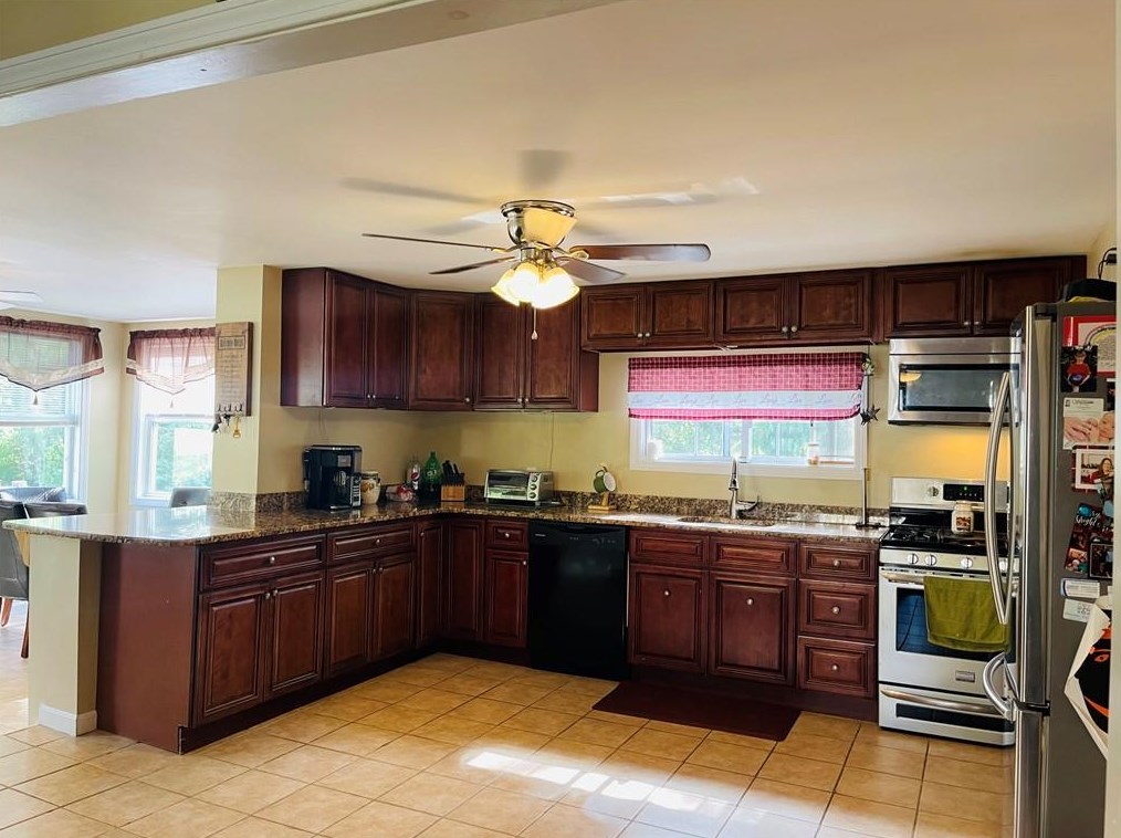 40 Aborn Ave, Cumberland, RI 02864