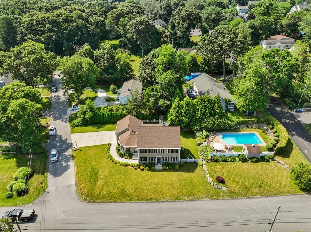67 Sherman Ave, Bristol, RI 02809-4526