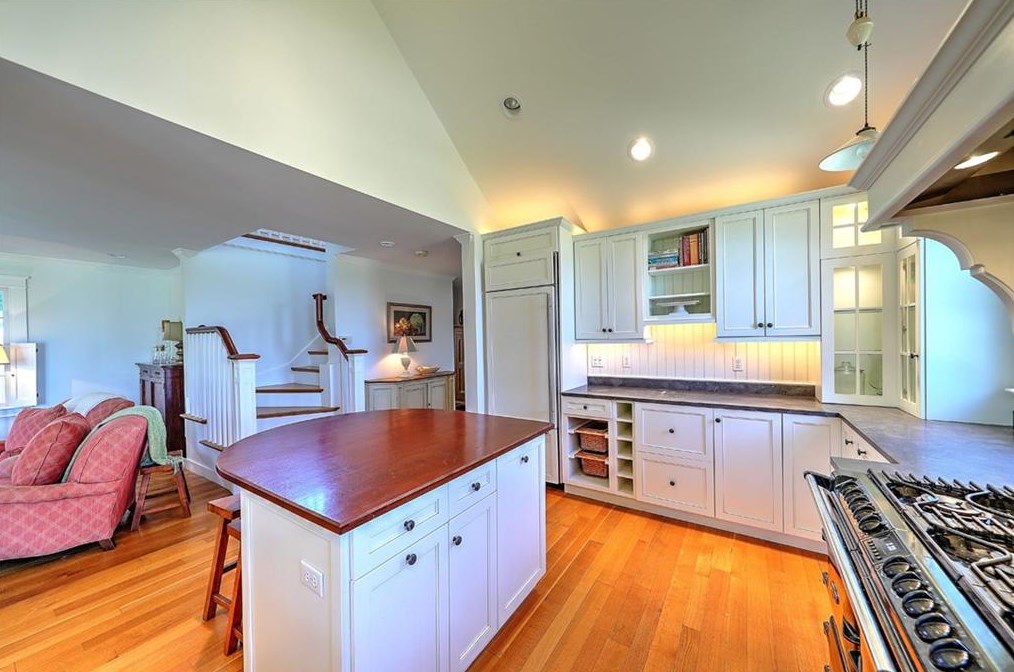 443 Barneys Joy Rd, Dartmouth MA 02748-1323 exterior