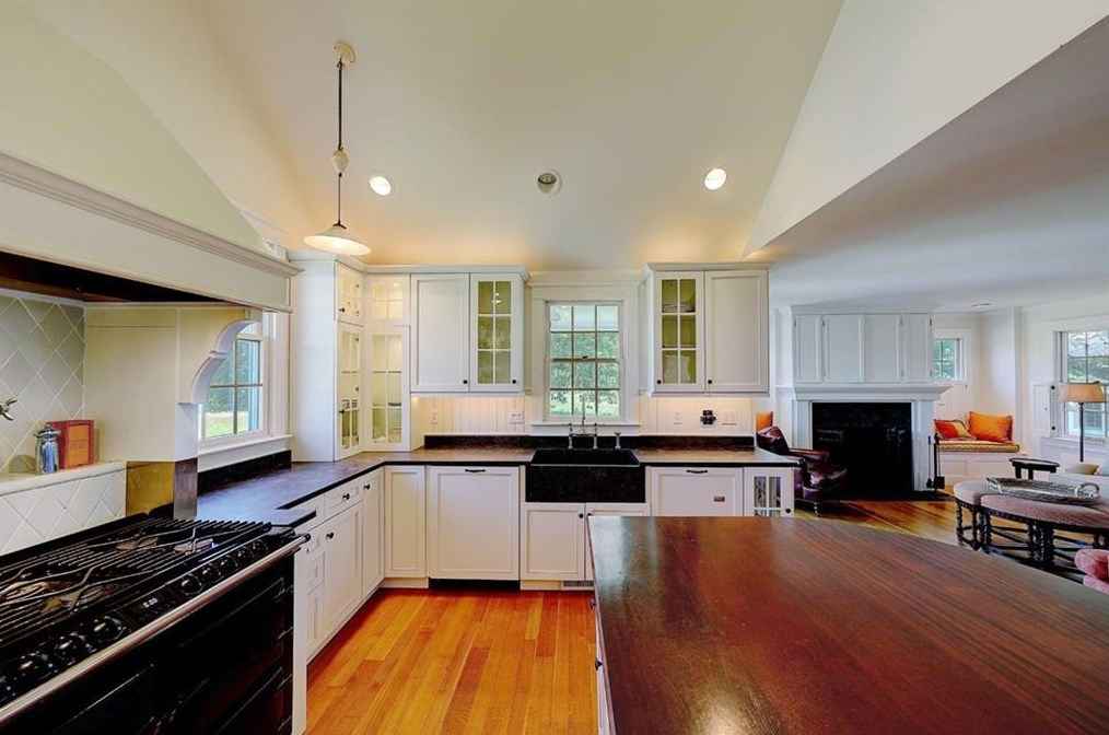 443 Barneys Joy Rd, Dartmouth MA 02748-1323 exterior