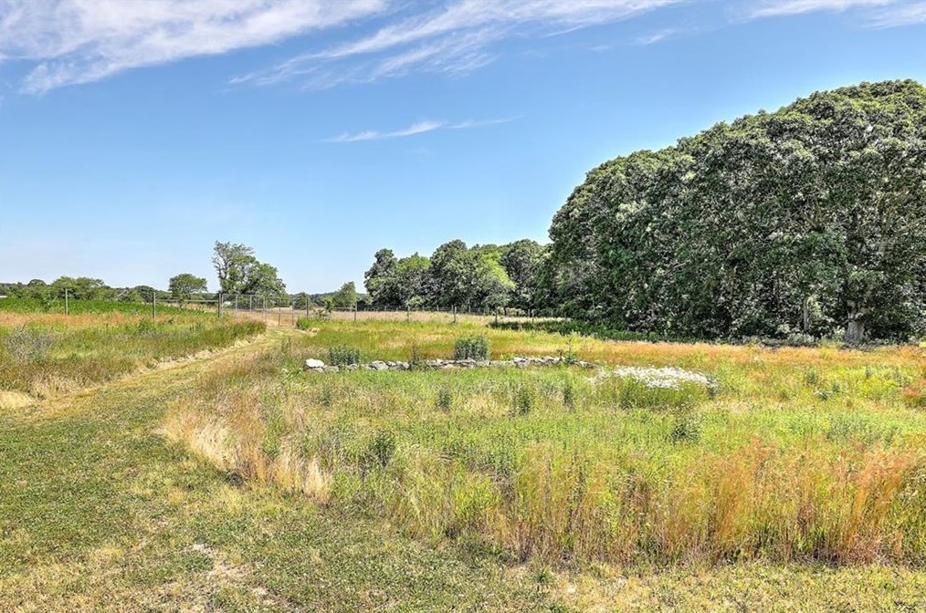 443 Barneys Joy Rd, Dartmouth MA 02748-1323 exterior