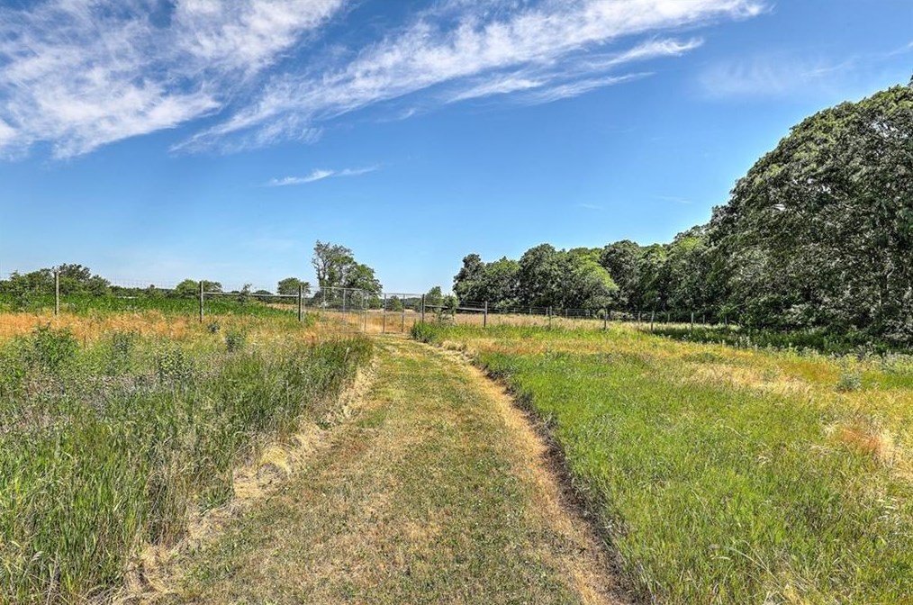 443 Barneys Joy Rd, Dartmouth MA 02748-1323 exterior