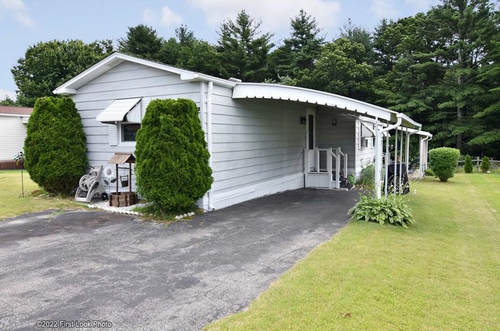 21 Sherwood Valley Ln, Coventry, RI 02816
