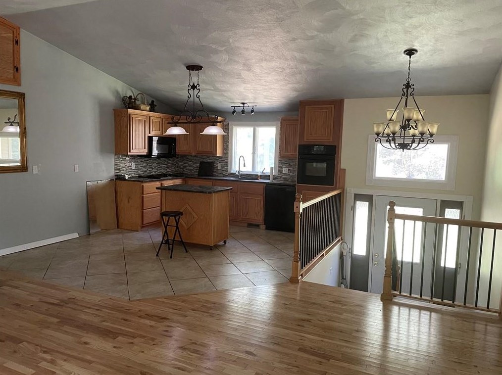 540 Weaver Hill Rd, West Greenwich, RI 02817