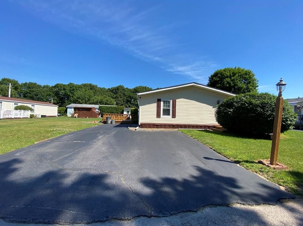 4 Idlewild Ct, Coventry, RI 02816