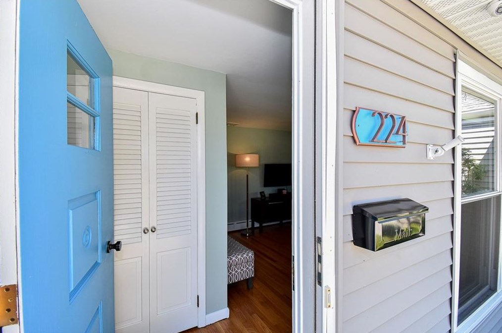 224 Mayfield Ave, Cranston, RI 02920