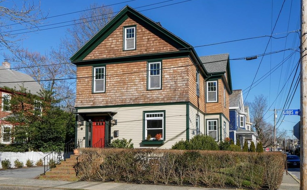 28 Gibbs Ave, Middletown, RI 02840
