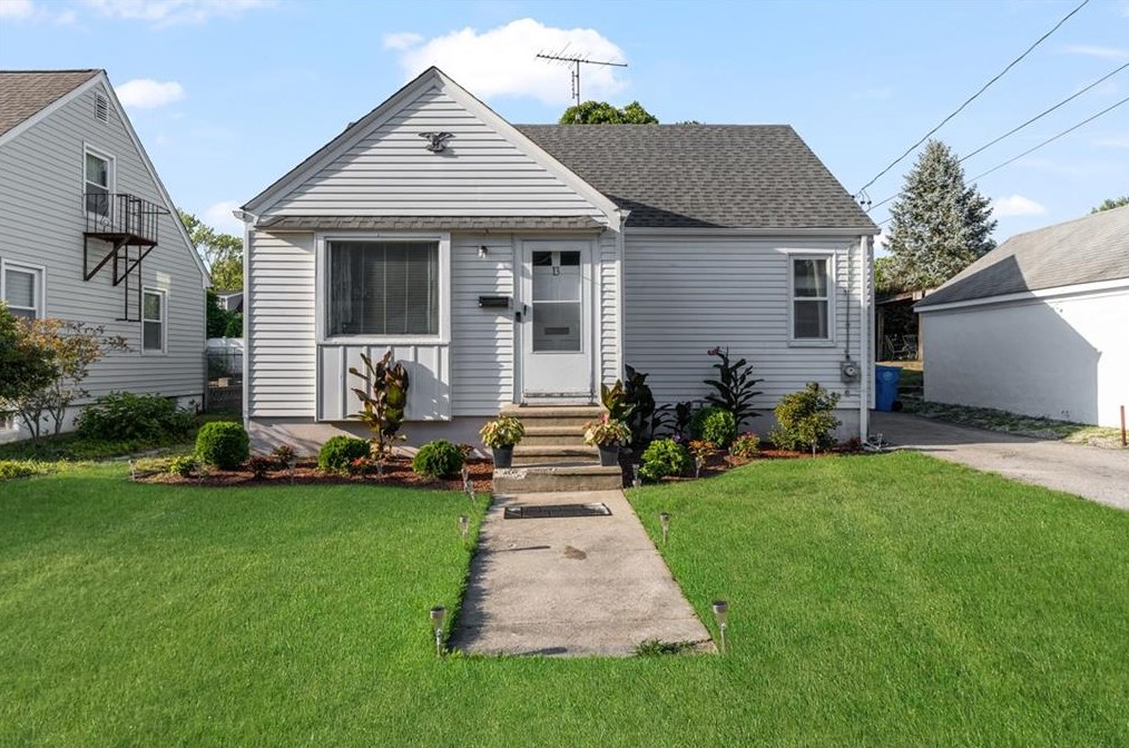 13 Chappy St, Cranston, RI 02920-1113