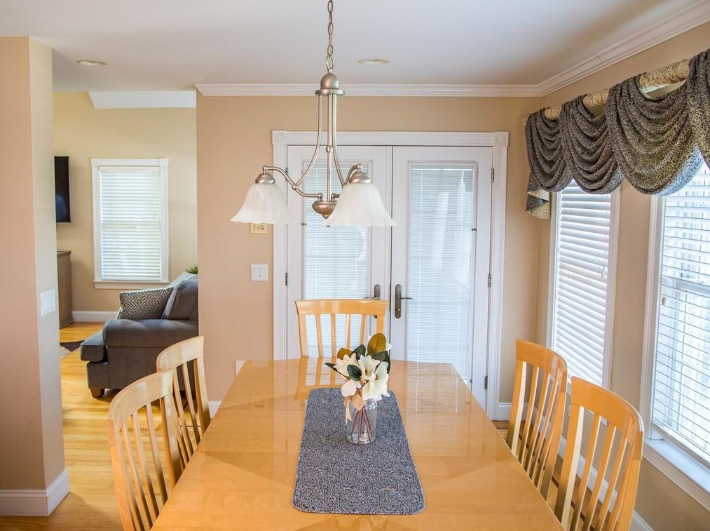 90 Cole St, Jamestown RI 02835-1325 exterior