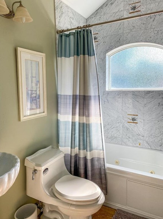 90 Cole St, Jamestown RI 02835-1325 exterior