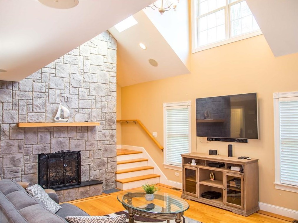 90 Cole St, Jamestown RI  02835-1324 exterior