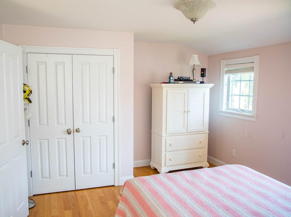 90 Cole St, Jamestown RI 02835-1325 exterior