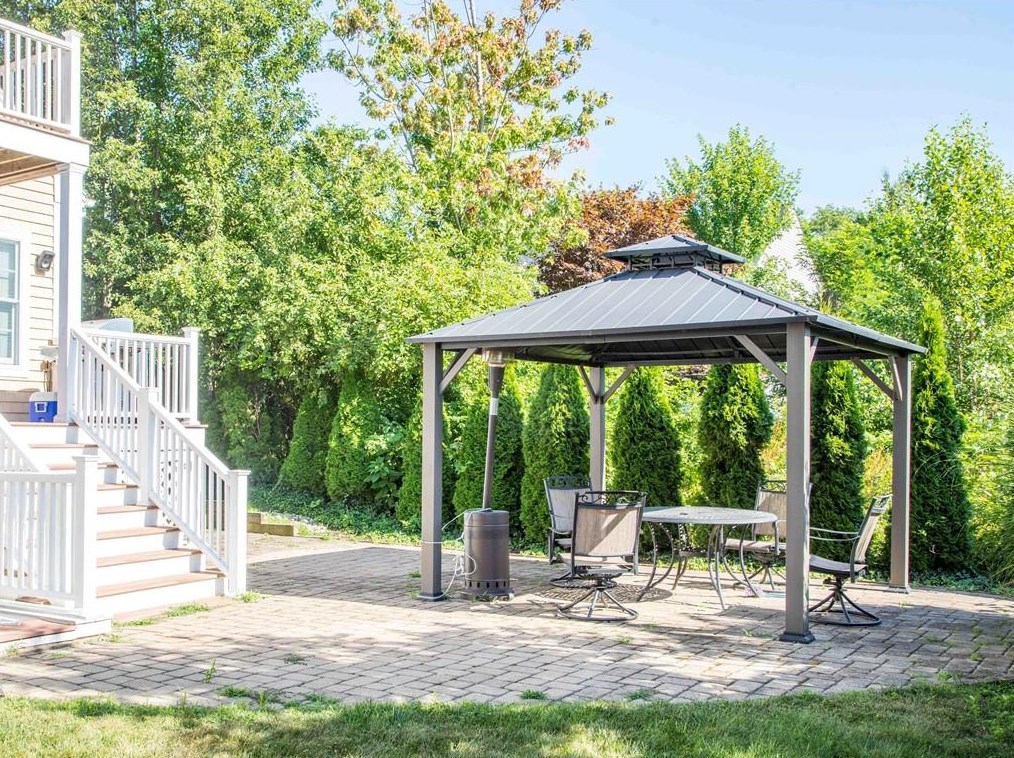 90 Cole St, Jamestown RI 02835-1325 exterior