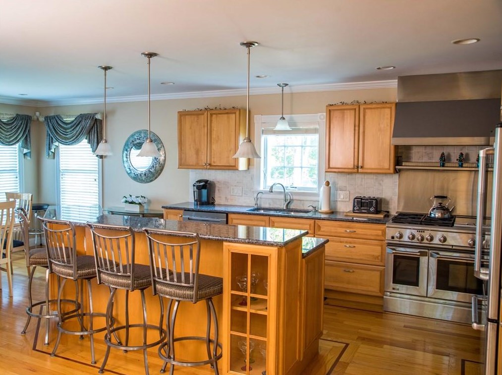 90 Cole St, Jamestown RI 02835-1325 exterior