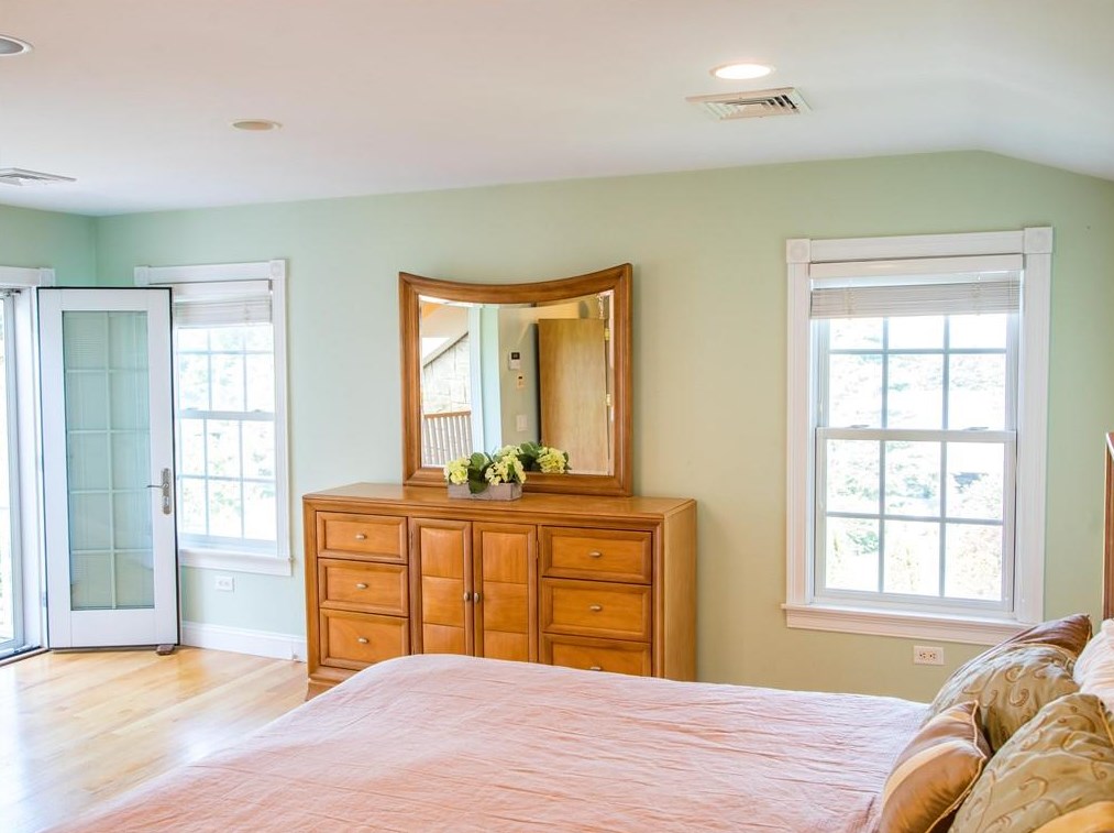 90 Cole St, Jamestown RI 02835-1325 exterior