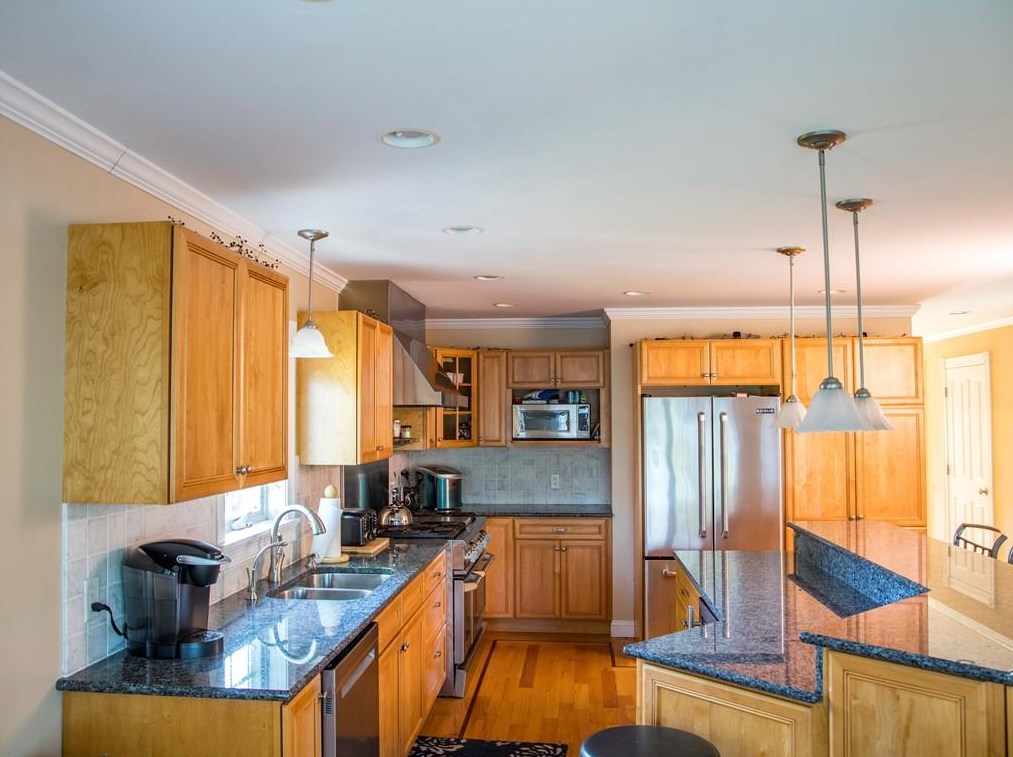 90 Cole St, Jamestown RI 02835-1325 exterior