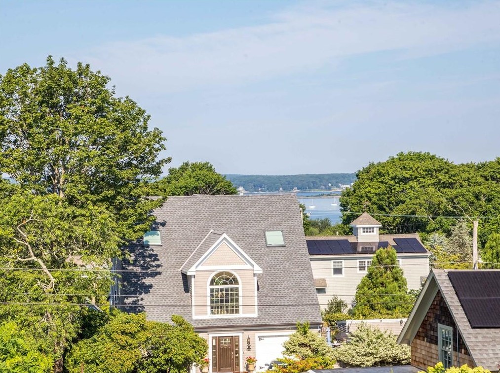 90 Cole St, Jamestown RI 02835-1325 exterior