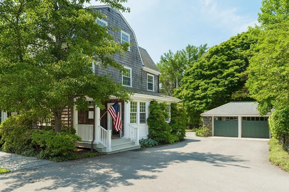 437 Paradise Ave, Middletown, RI 02842
