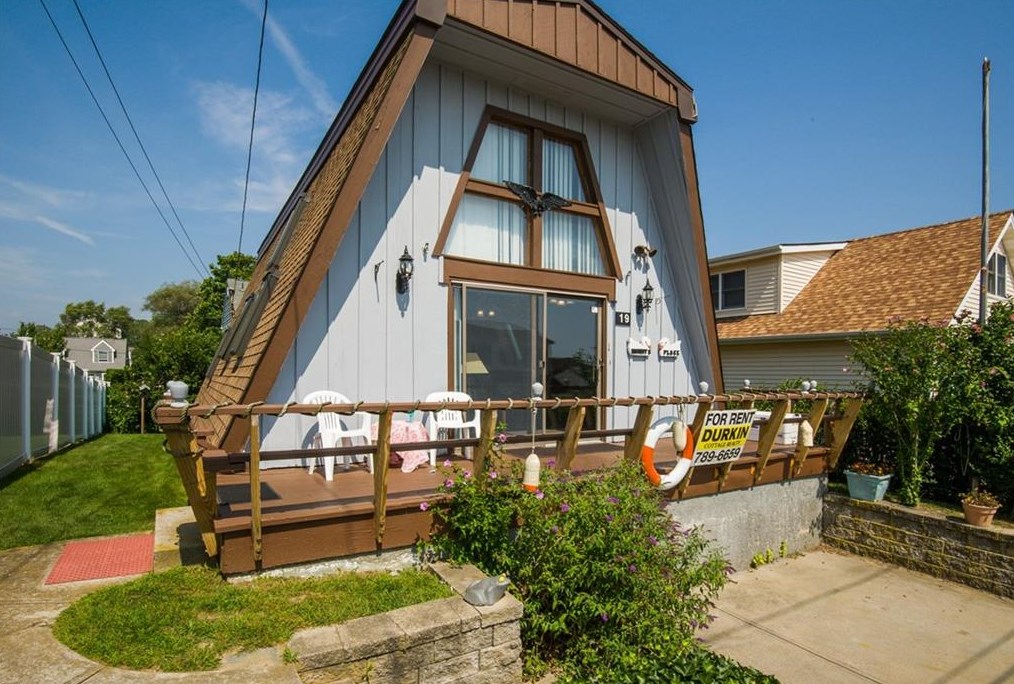 19 Greenbrier Rd, South Kingstown, RI 02882