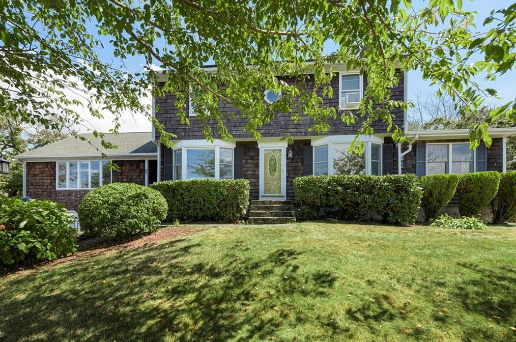 22 J H Dwyer Dr, Middletown, RI 02842