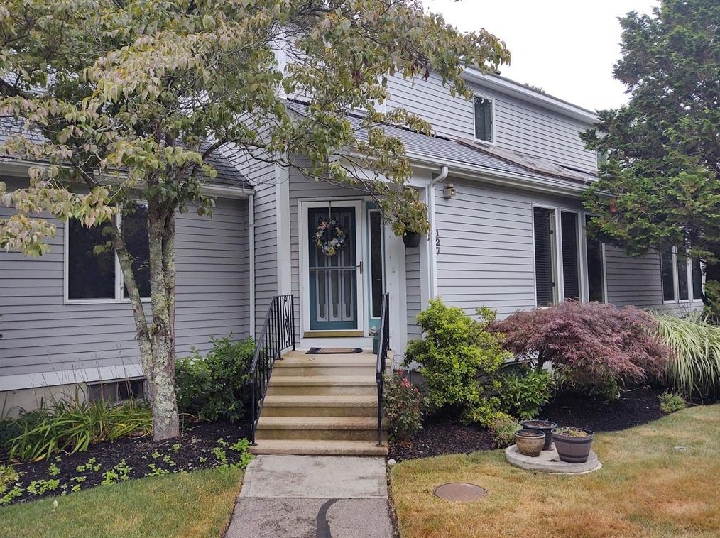 127 Oceanwoods Dr, North Kingstown, RI 02852