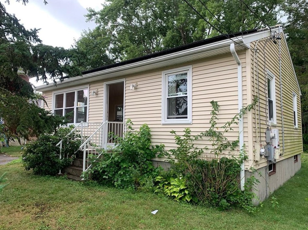 231 Metacom Ave, Warren, RI 02885
