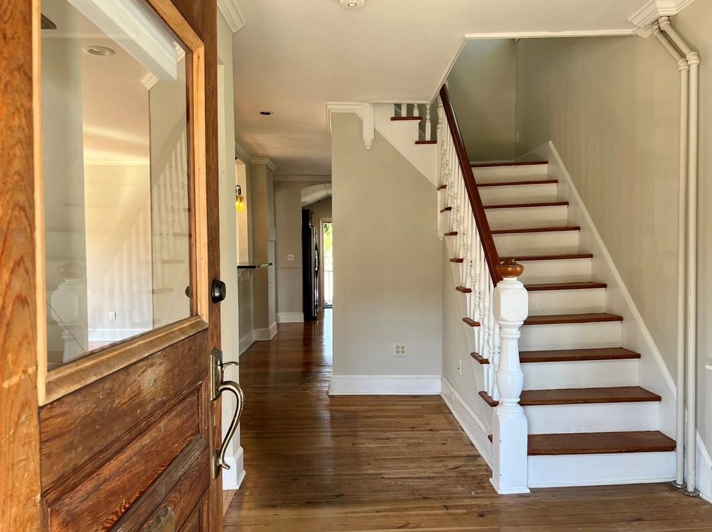 30 Fenner Ave, Middletown, RI 02840