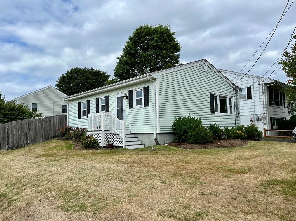 23 Holten Ave, Middletown, RI 02840