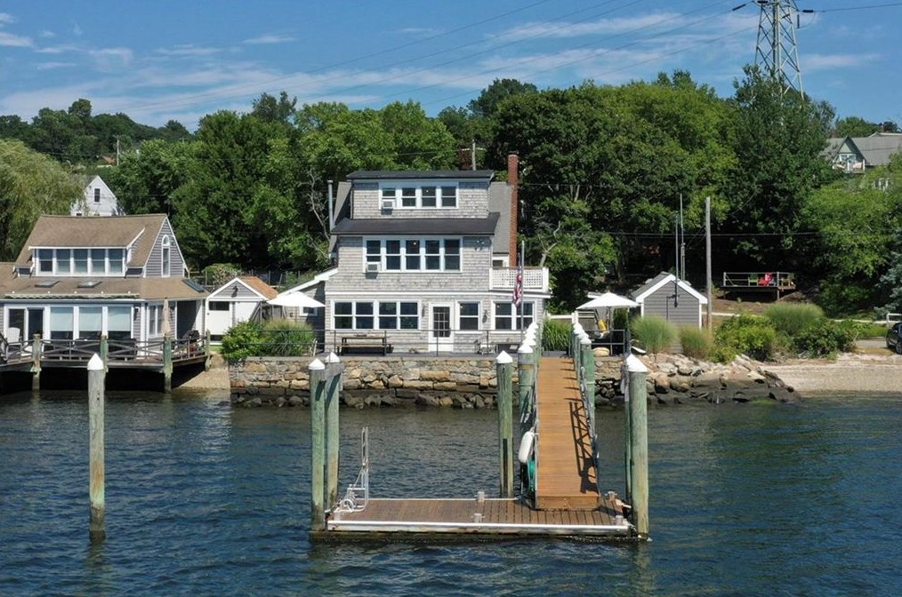 237 Riverside Dr, Tiverton, RI 02878