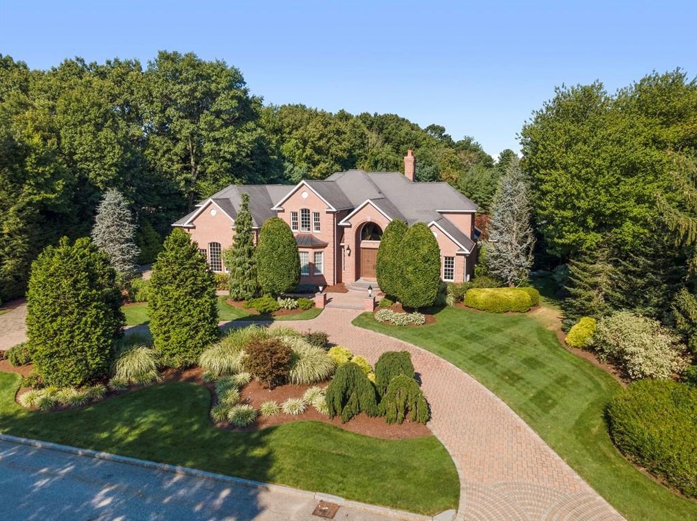 7 Pine Tree Ln, Lincoln, RI 02865