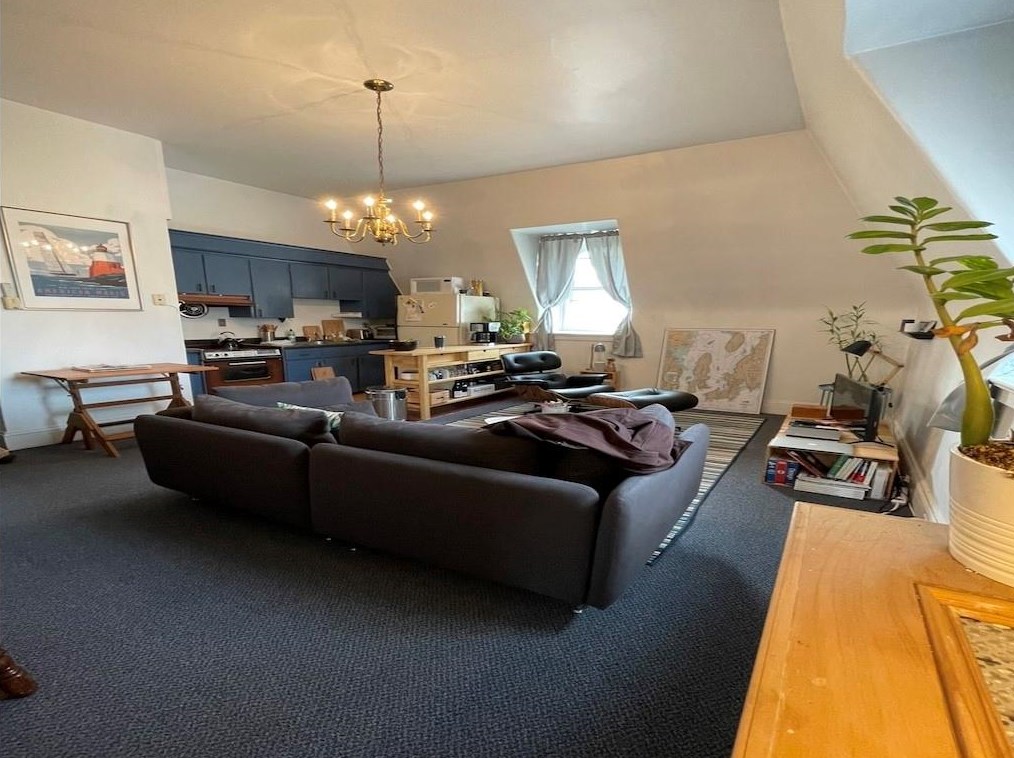 6 Sunnyside Pl #6, Middletown, RI 02840