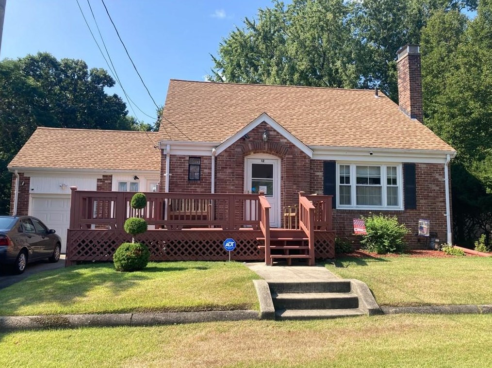12 Delway Rd, Cranston, RI 02910-5207
