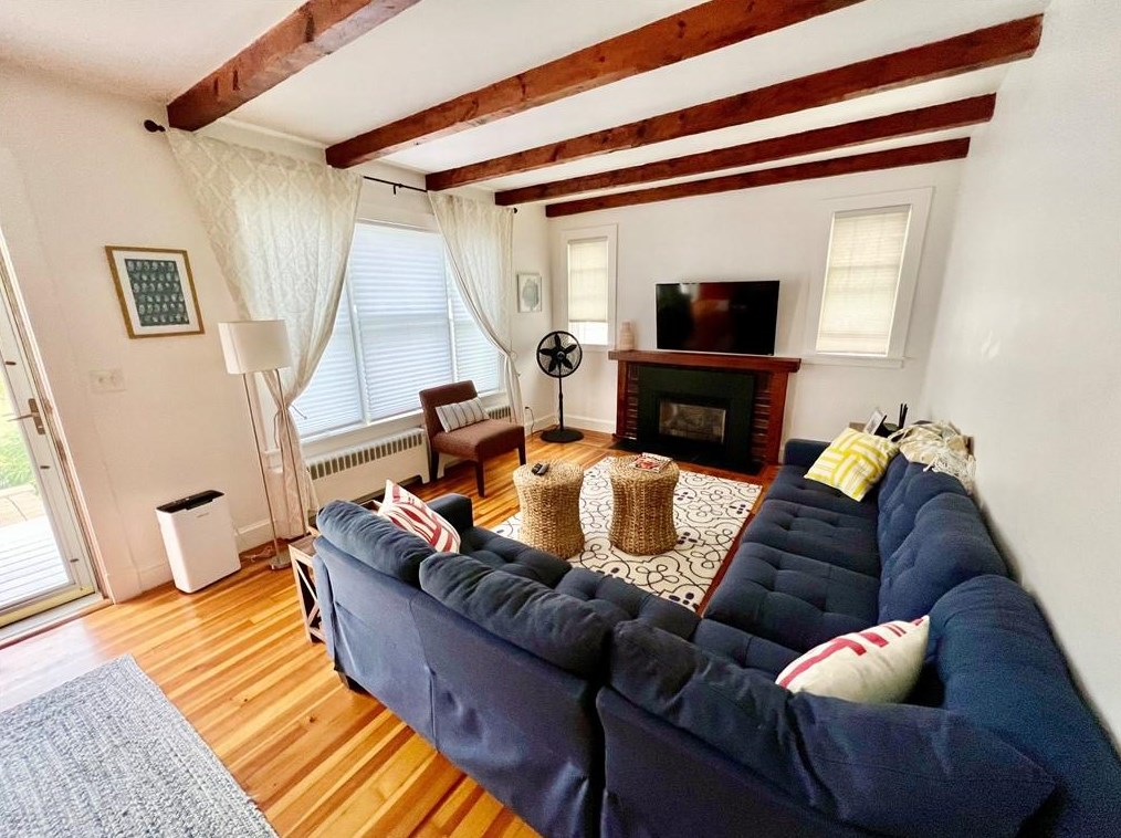 7 Watson St, Middletown, RI 02840