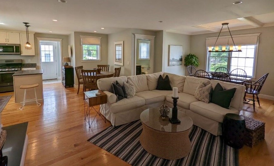 51 Collins St, Bristol, RI 02809